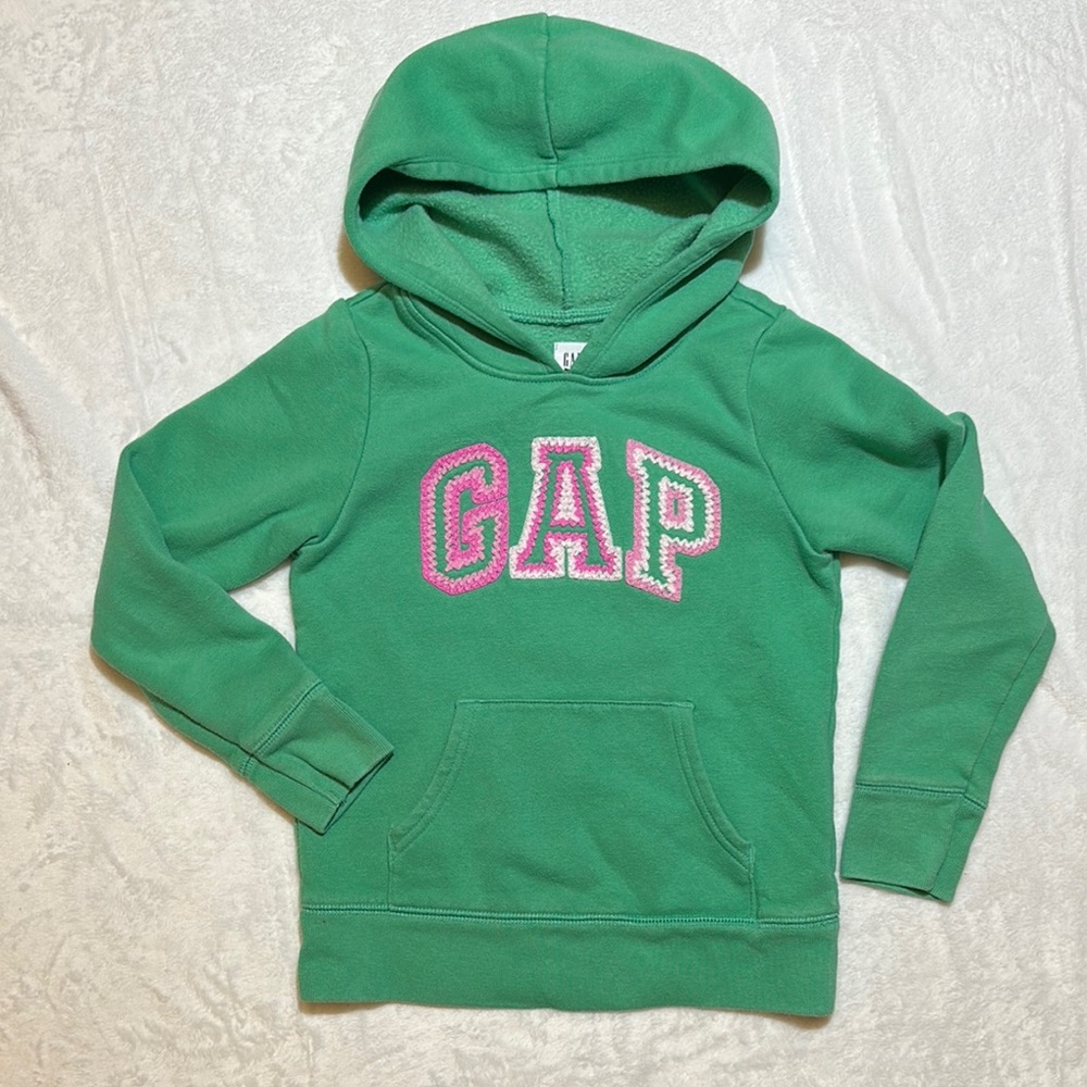 EUC GAP Green and Pink ombré crochet style Logo Hoodie Sweatshirt 6/7